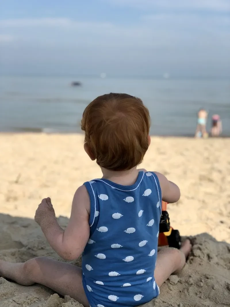 Kind am Strand Zeeland