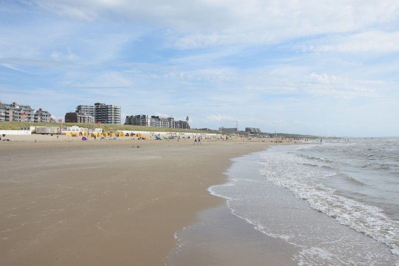 Egmond aan Zee: lebhafter Badeort mit guter Infrastruktur